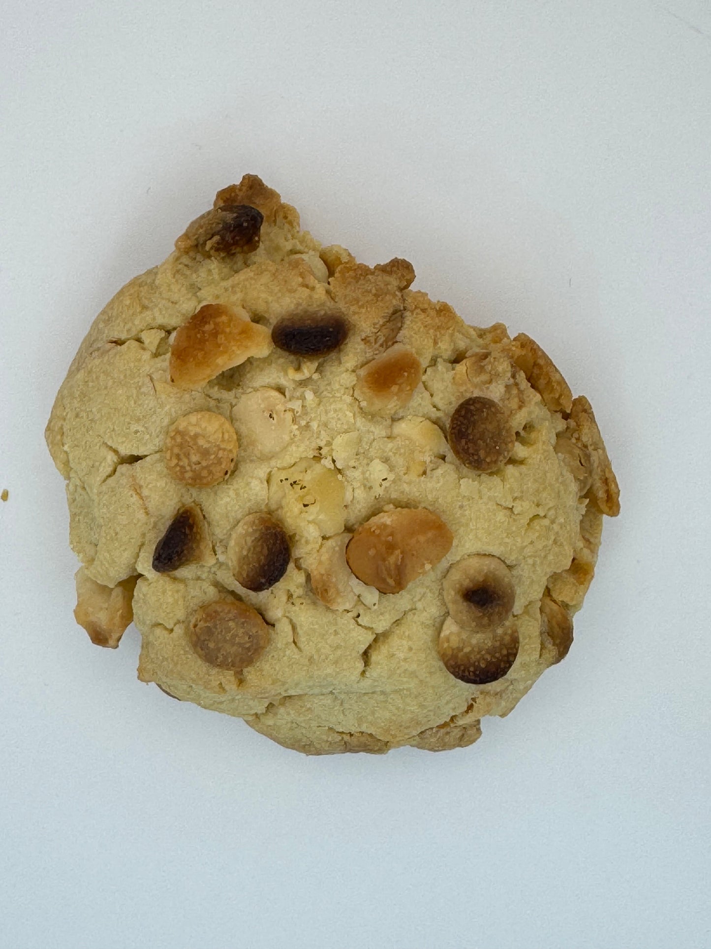 White Choc Macadamia Cookie – Buttery & Crunchy