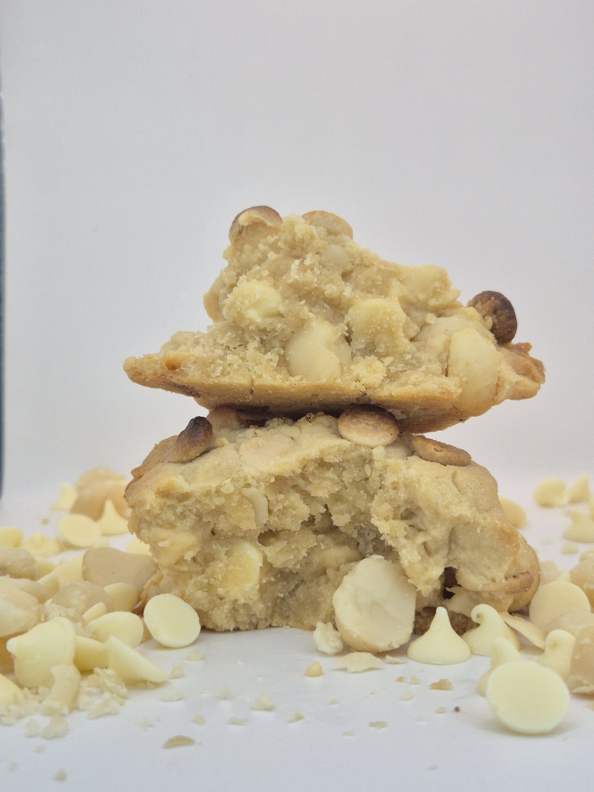 White Choc Macadamia Cookie – Buttery & Crunchy