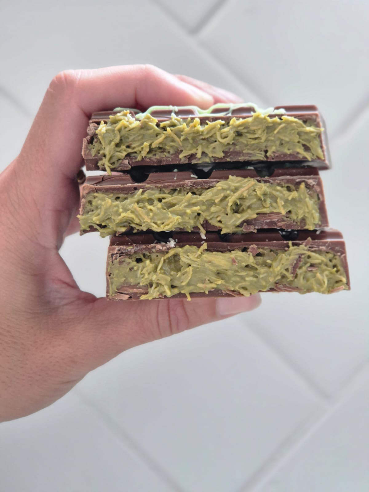 Dubai Pistachio Knafeh Chocolate Bar