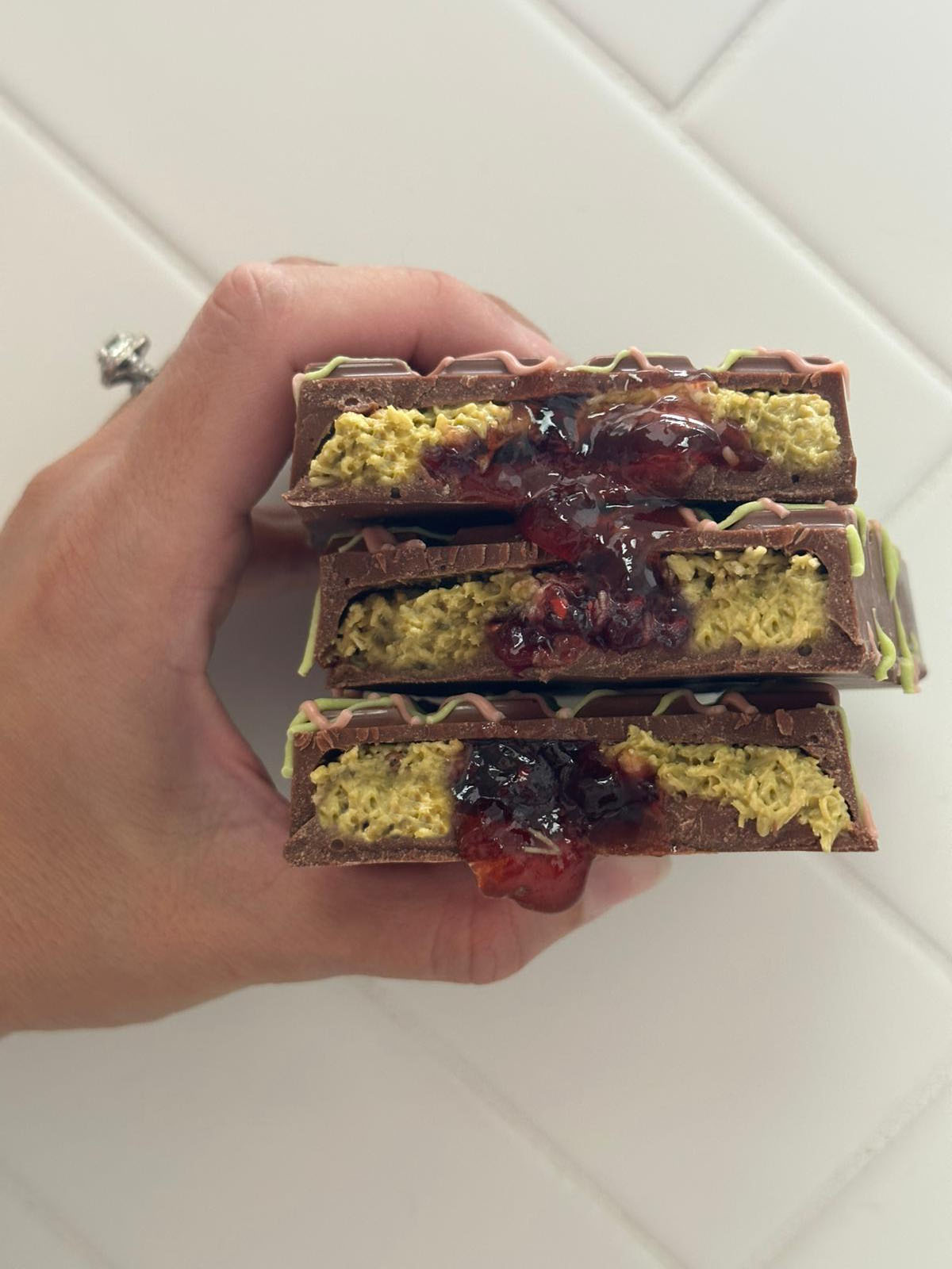 Dubai Pistachio & Raspberry Knafeh Chocolate Bar
