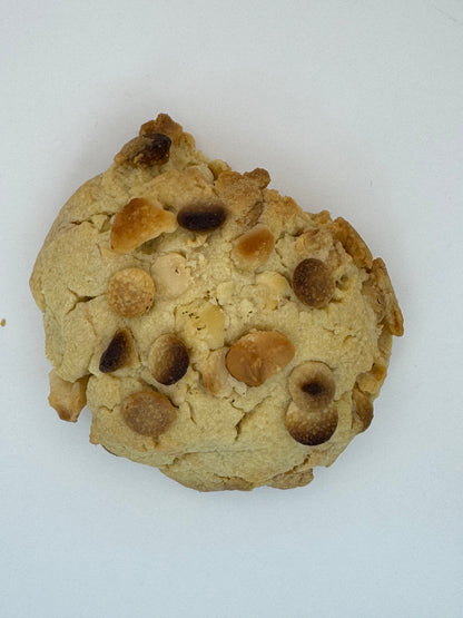 White Choc Macadamia Cookie – Buttery & Crunchy