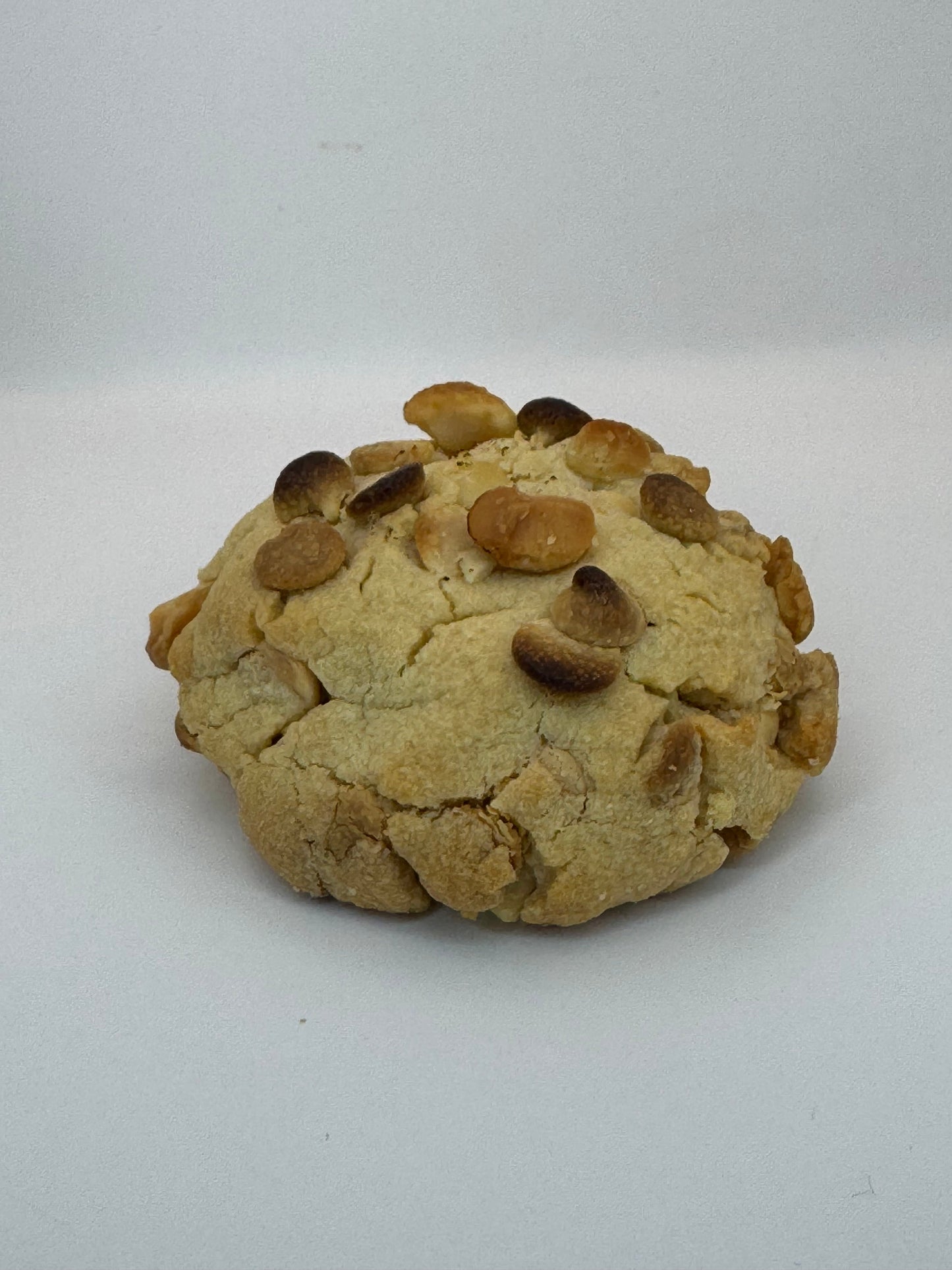 White Choc Macadamia Cookie – Buttery & Crunchy